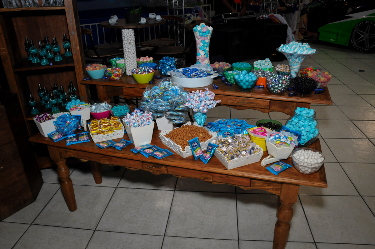 mesa de guloseimas no Buffet Fábrica da Alegria festa infantil Sophia 11 anos, tema da festa Paris