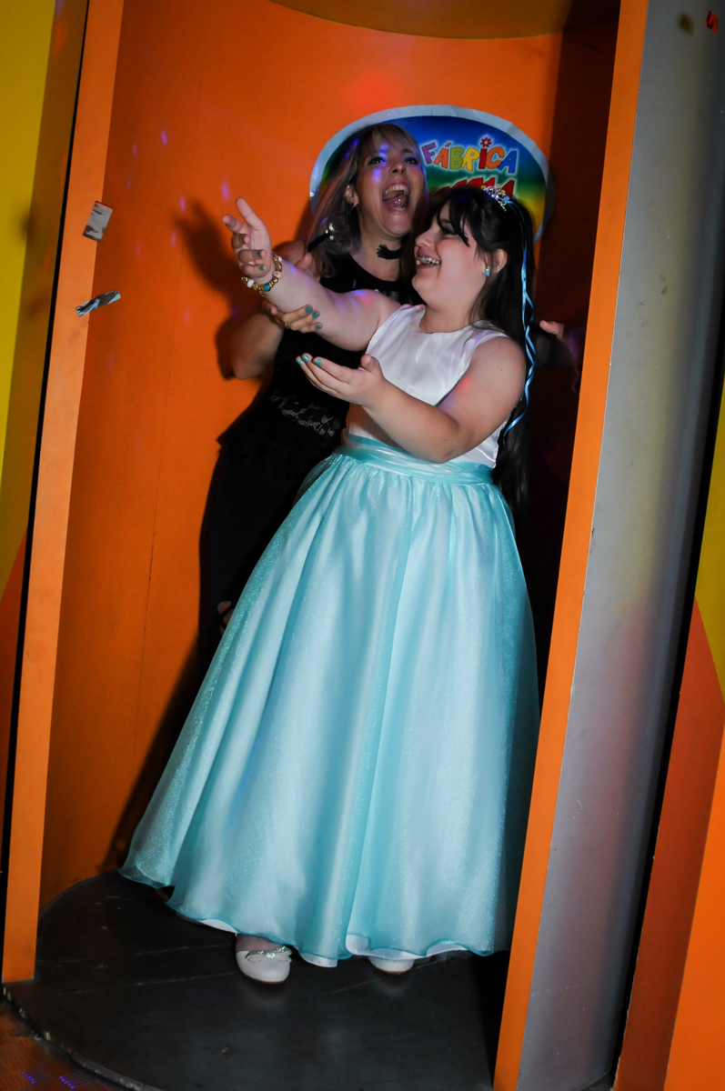 máquina do parabéns no Buffet Fábrica da Alegria festa infantil Sophia 11 anos, tema da festa Paris