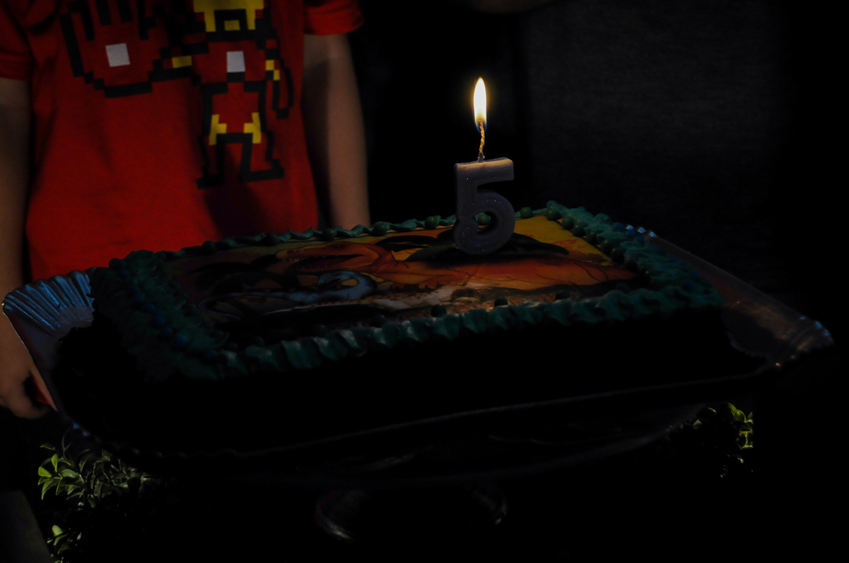 bolo de aniversário no Buffet Paparicos, festa infantil, tema da mesa dinossauros, guilherme 5 anos