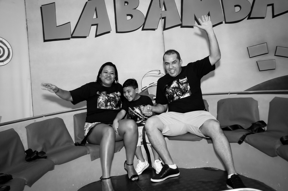 a família se diverte no labamba na festa infantil,aniversário de eduardo 5 ano, buffet fábrica da alegria,osasco,sp,tema da mesa os vingadores