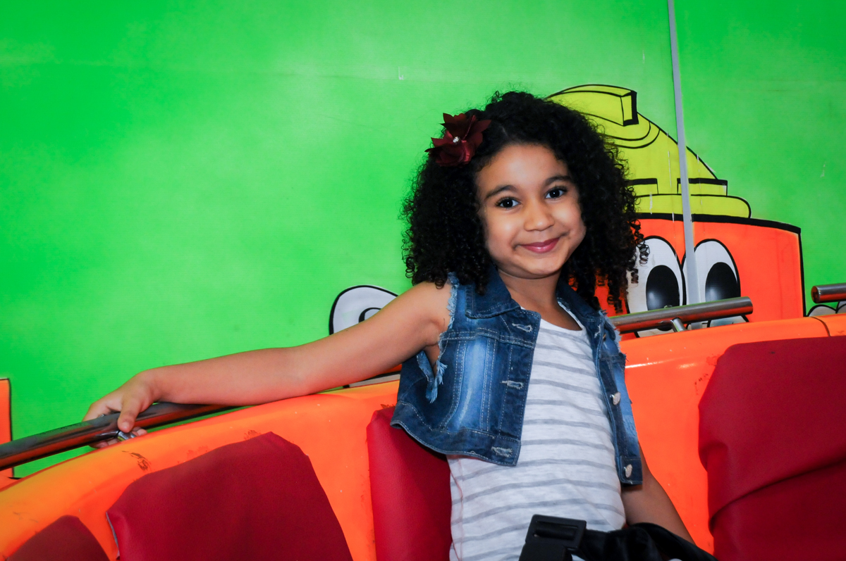 mais brincadeiras no labamba na festa infantil,aniversário de eduardo 5 ano, buffet fábrica da alegria,osasco,sp,tema da mesa os vingadores