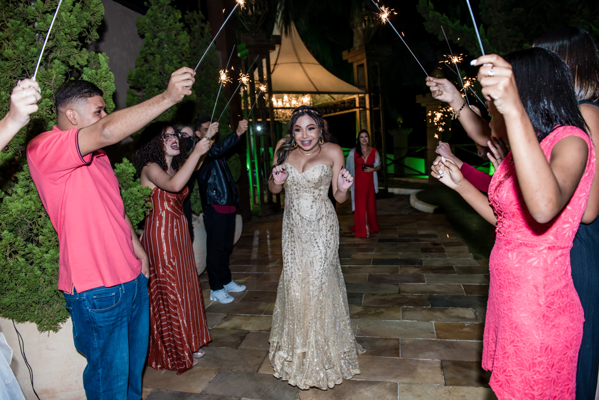 a emoção é forte ao encontrar os amigos