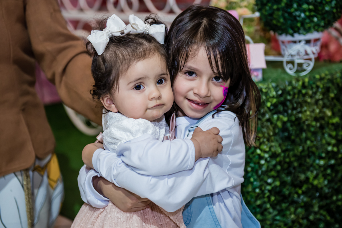 mesmo na pandemia abraço não faltou na amiga