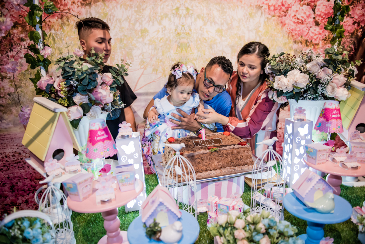 soprando a velinha do bolo