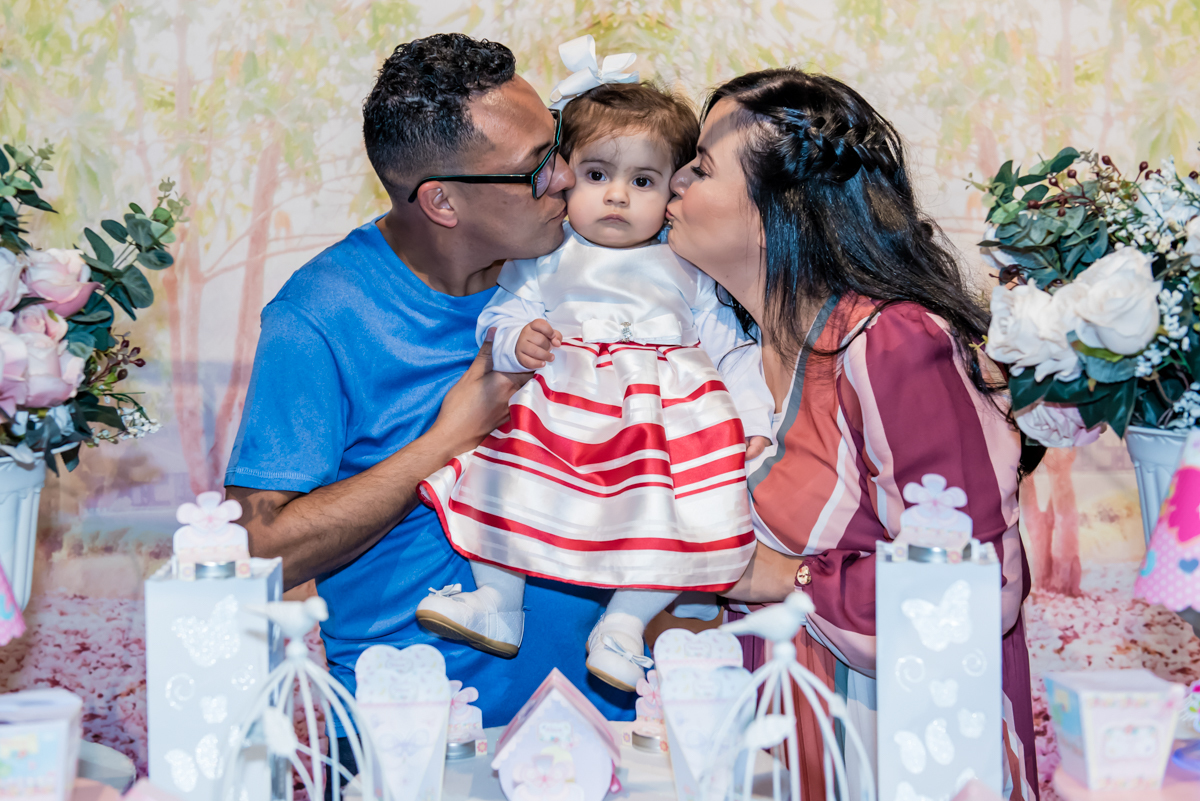 beijo sanduiche na aniversariante