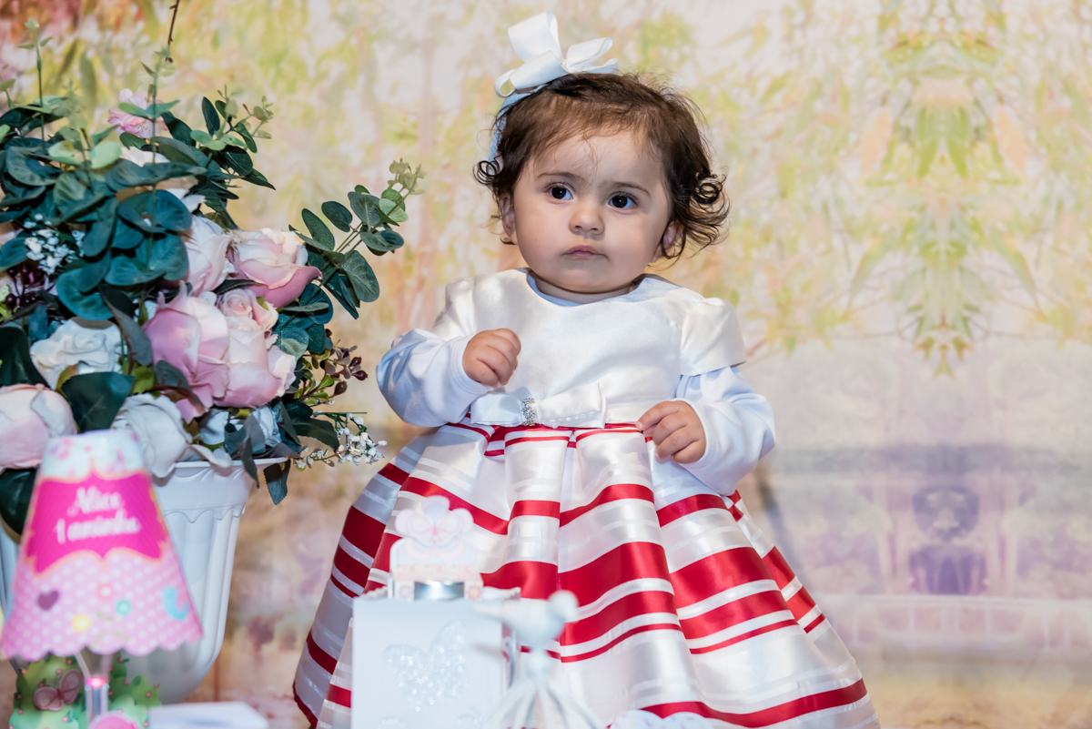 aniversariante se mistura com os personagens da mesa