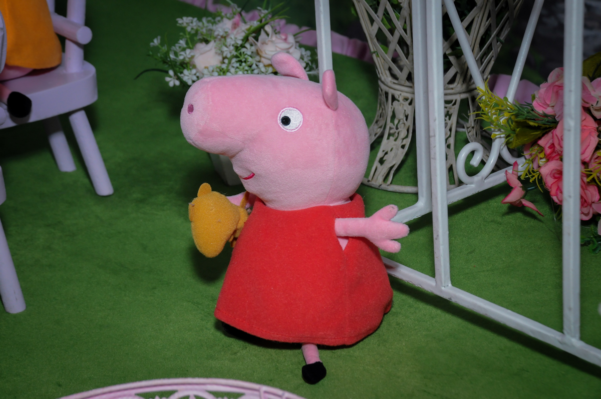 mesa decorada Buffet Fantastic World, Morumbi, SP, festa de aniversario de Isabela 2 anos, tema da festa Pepa Pig