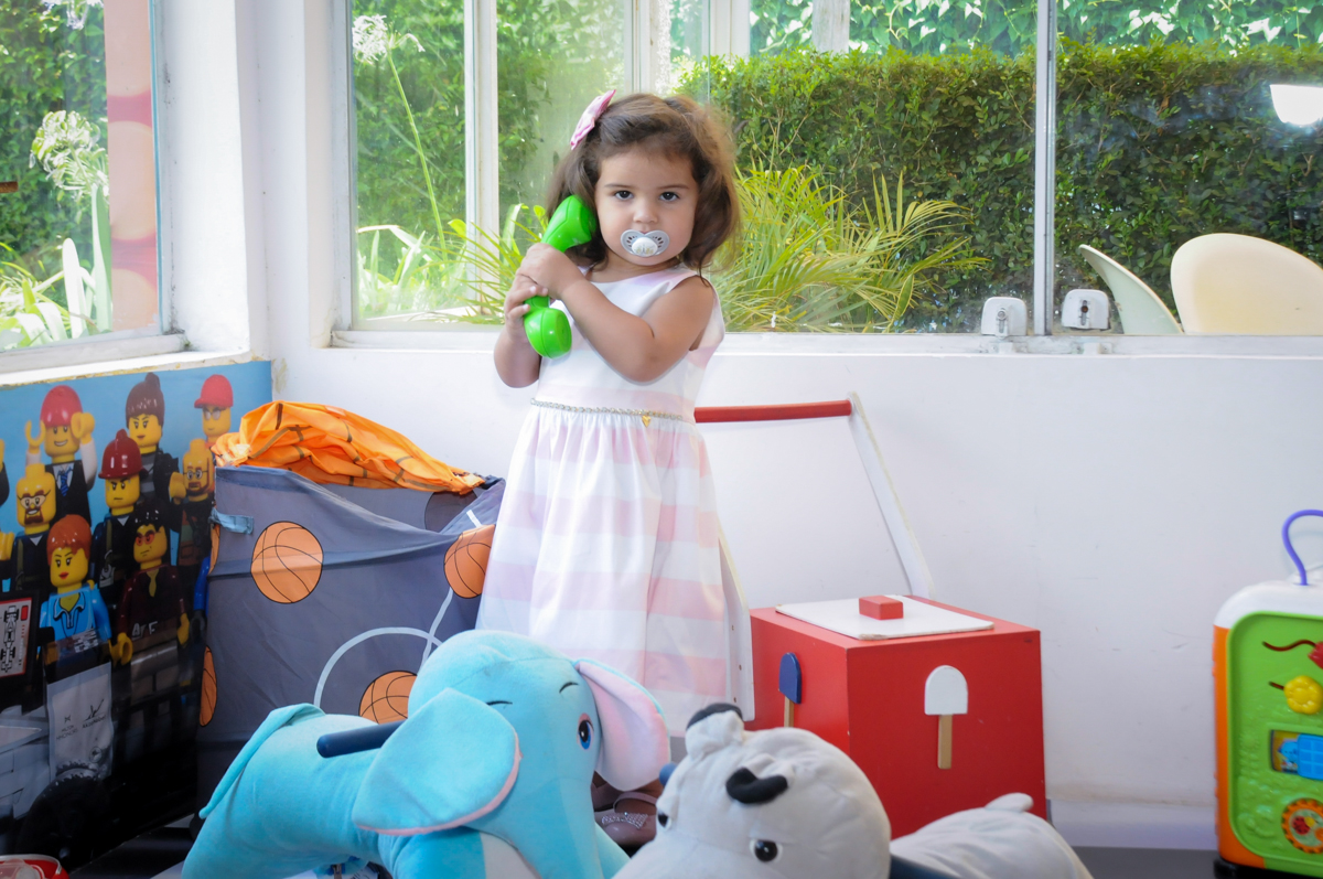 A brincadeira agora e na area baby no Buffet Fantastic World, Morumbi, SP, festa de aniversario de Isabela 2 anos, tema da festa Pepa Pig