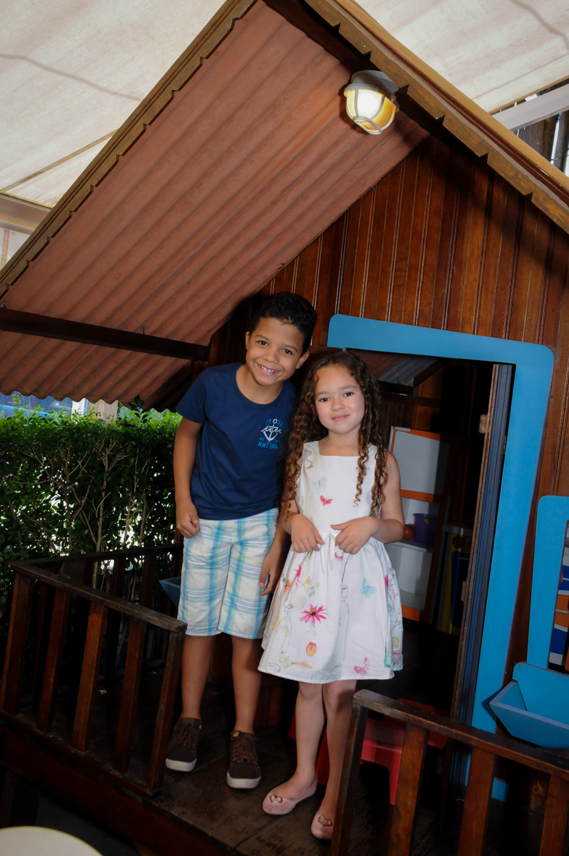 amigas se divertem na casa de boneca no Buffet Fantastic World, Morumbi, SP, festa de aniversario de Isabela 2 anos, tema da festa Pepa Pig