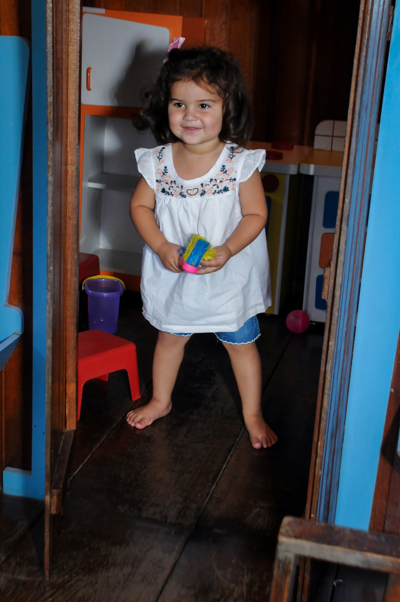 bagunca na casinha de boneca no Buffet Fantastic World, Morumbi, SP, festa de aniversario de Isabela 2 anos, tema da festa Pepa Pig