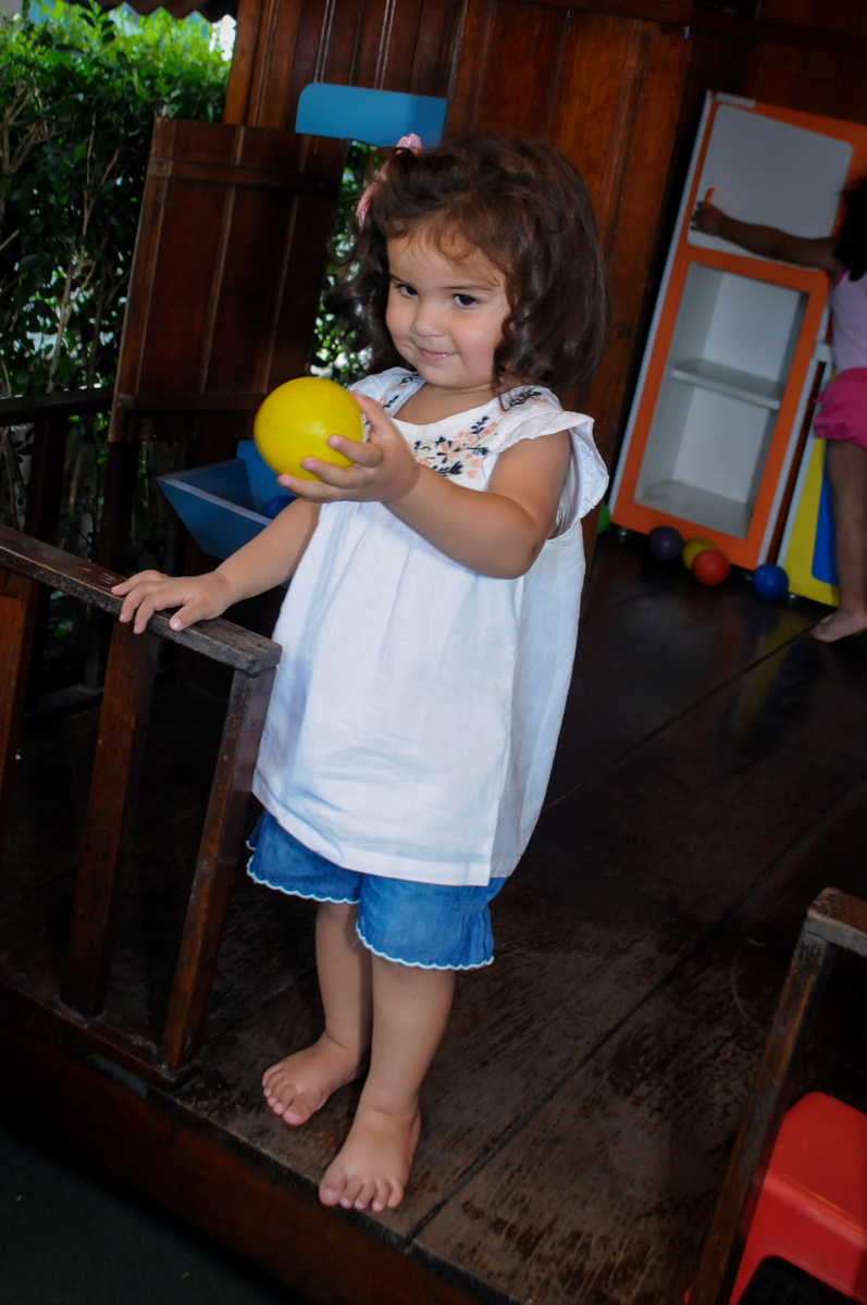 a casinha de boneca e uma bela atracao no Buffet Fantastic World, Morumbi, SP, festa de aniversario de Isabela 2 anos, tema da festa Pepa Pig