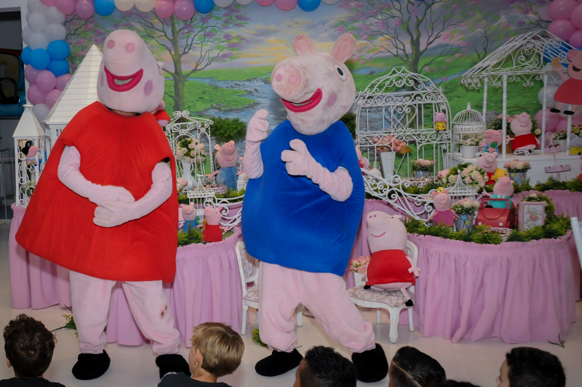 show da peppa pig no Buffet Fantastic World, Morumbi, SP, festa de aniversario de Isabela 2 anos, tema da festa Pepa Pig