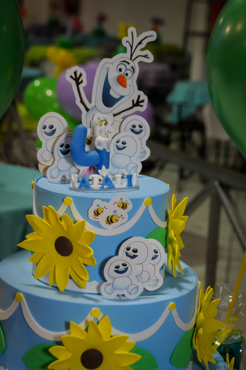 bolo decorado no Buffet Fabrica da Alegria, Osaco, SP aniversario infantil, Natalia 4 anos, tema da festa Frozen