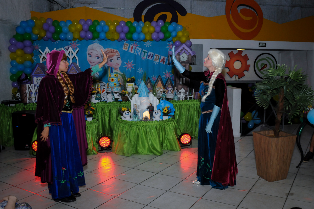 vai comecar o show da frozen no Buffet Fabrica da Alegria, Osaco, SP aniversario infantil, Natalia 4 anos, tema da festa Frozen