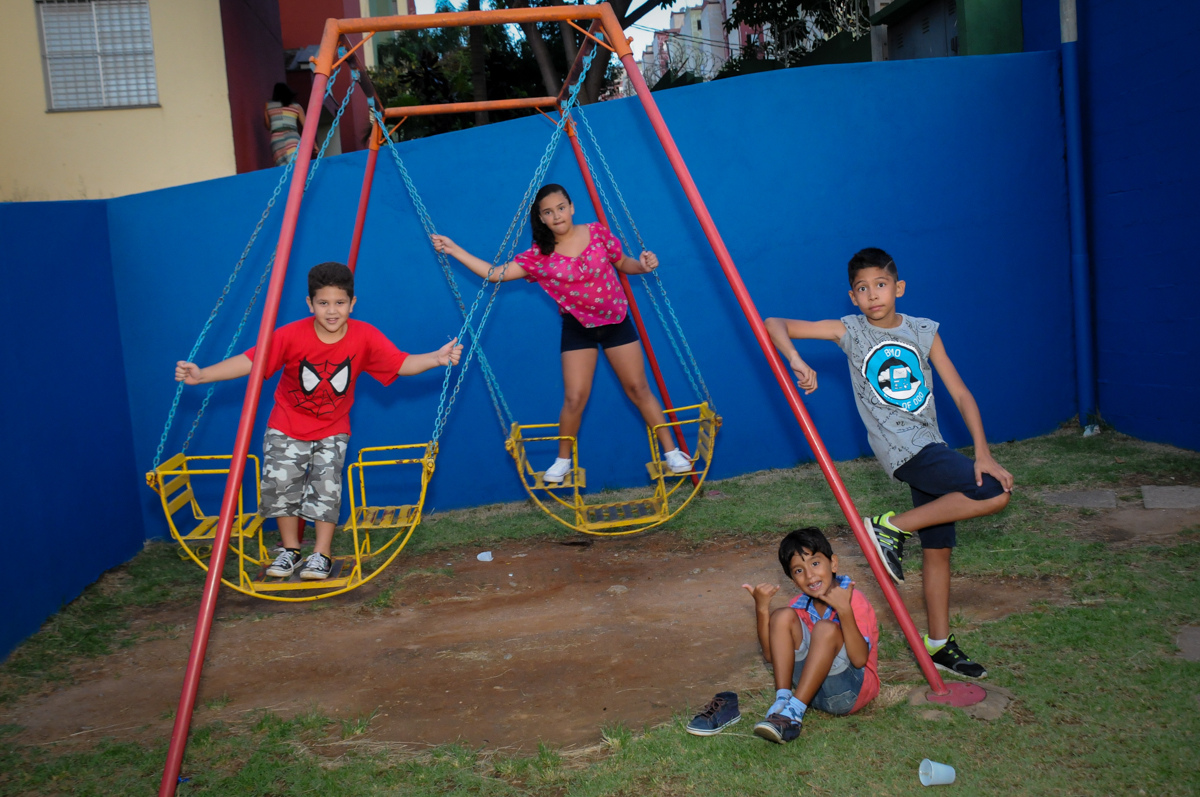 agora a bagunca e no play ground na Festa Infantil, no condominio Osaco, SP, tema Galinha Pintadinha, Pietro 1 aninho
