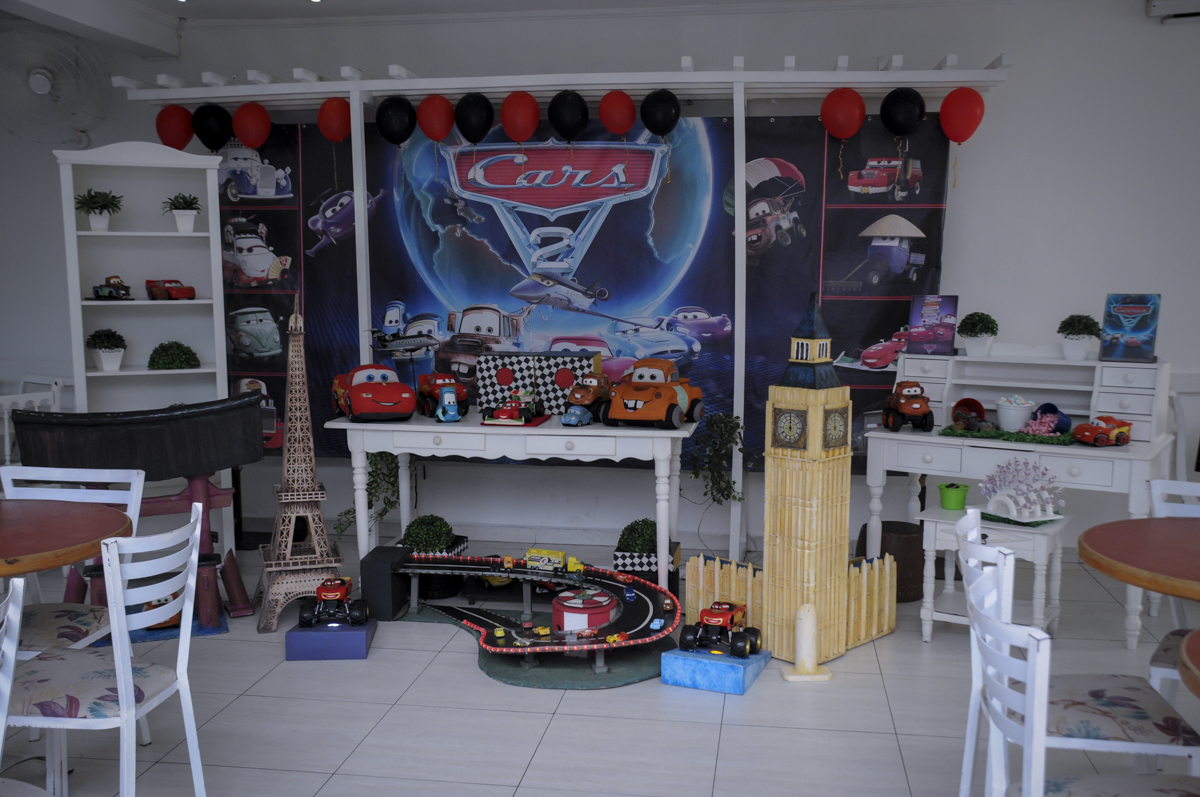 mesa decorada  buffet feliz da vida, festa infantil Théo 3 aninhos, tema da festa carros