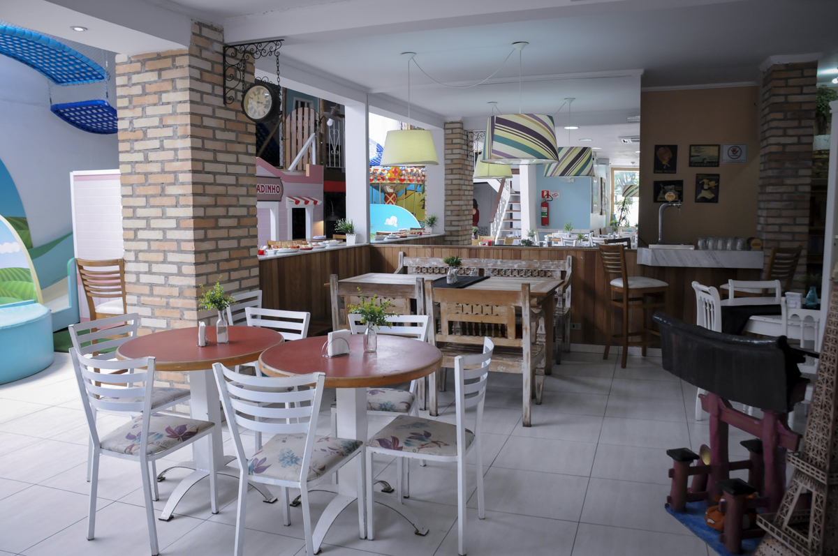 foto do salão da festa infantil buffet feliz da vida, Théo 3 aninhos, tema da festa carros