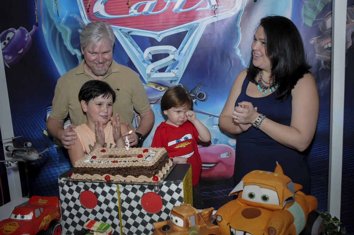 parabéns animado no  buffet feliz da vida, festa infantil Théo 3 aninhos, tema da festa carros