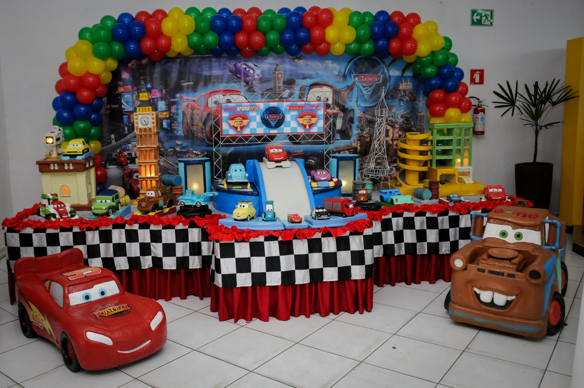 mesa decorada no Buffet Fábrica da Alegria, Morumbi, SP. festa infantil, Samuel 4 anos, tema Carros