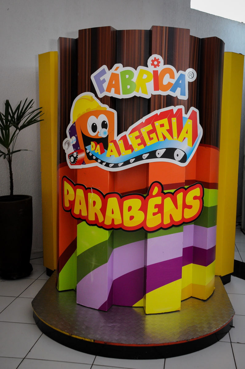 máquina do parabéns na Buffet Fábrica da Alegria, Morumbi, SP. festa infantil, Samuel 4 anos, tema Carros
