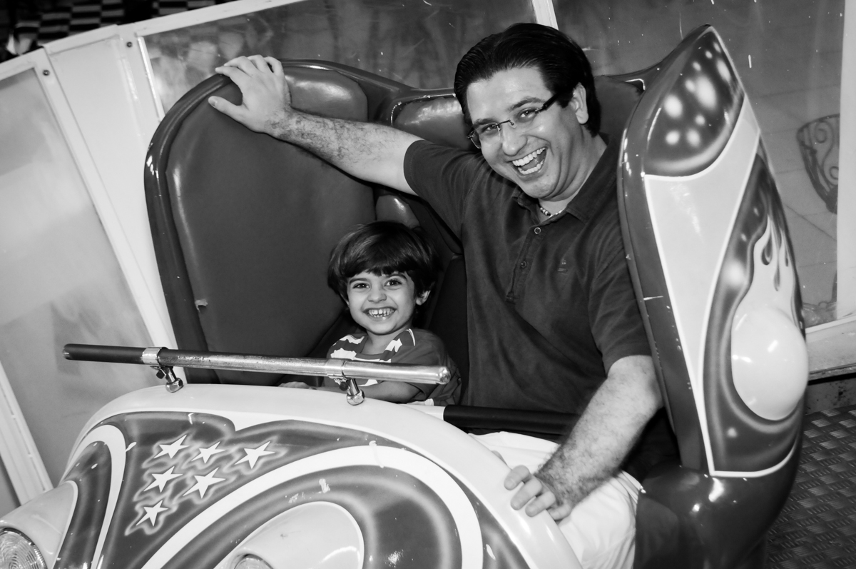 brincadeiras no brinquedo jornada nas estrelas no Buffet Fábrica da Alegria, Morumbi, SP. festa infantil, Samuel 4 anos, tema Carros