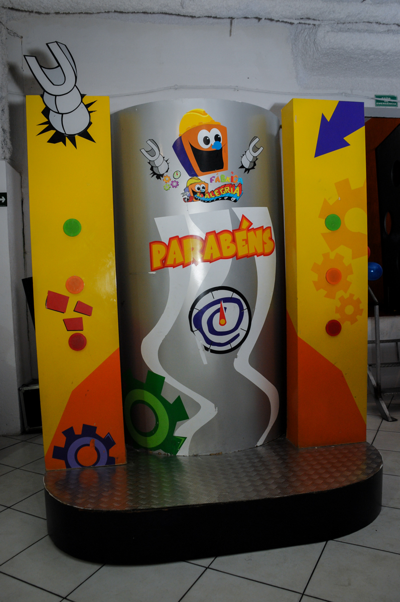 Buffet Fábrica da Alegria, festa infantil, tema da mesa branca de neve aniversarinte Kaylane 3 aninhos