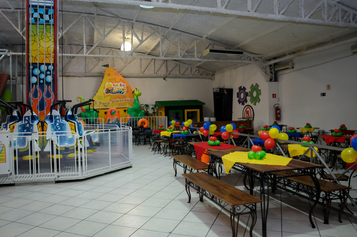decoração do Buffet Fábrica da Alegria, festa infantil, tema da mesa branca de neve aniversarinte Kaylane 3 aninhos