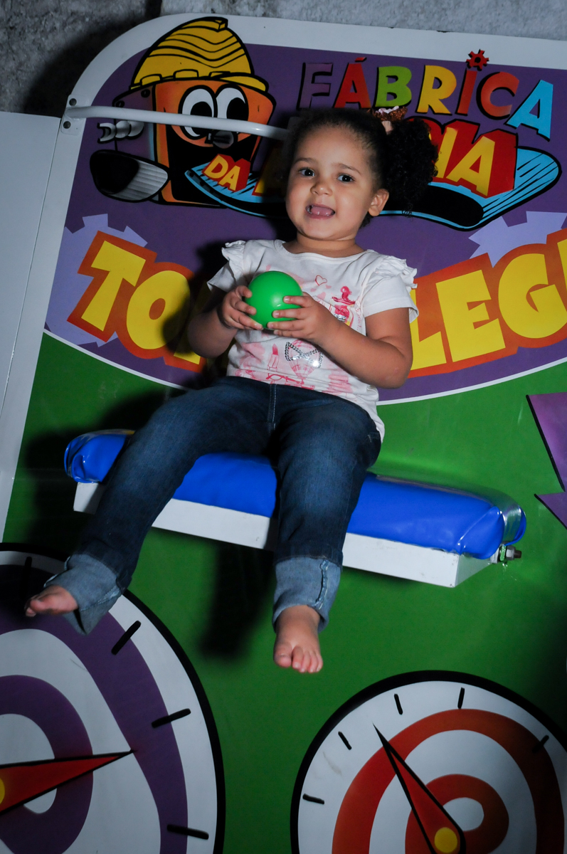 preparado para cair no tombo legal no Buffet Fábrica da Alegria, festa infantil, tema da mesa branca de neve aniversarinte Kaylane 3 aninhos