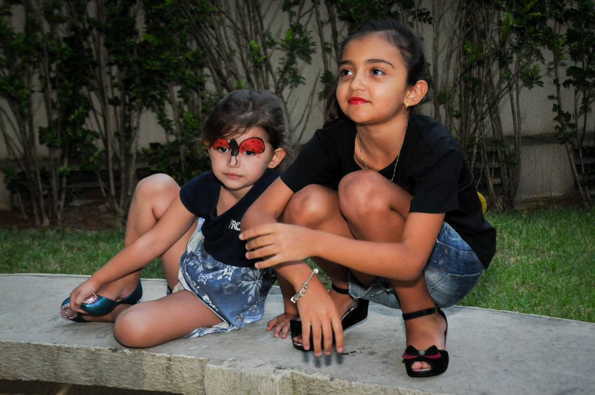 todos brincam na Festa infantil Paulina Chieko 5 anos, condomínio Saúde, São Paulo, SP, tema da festa meninas super poderosas