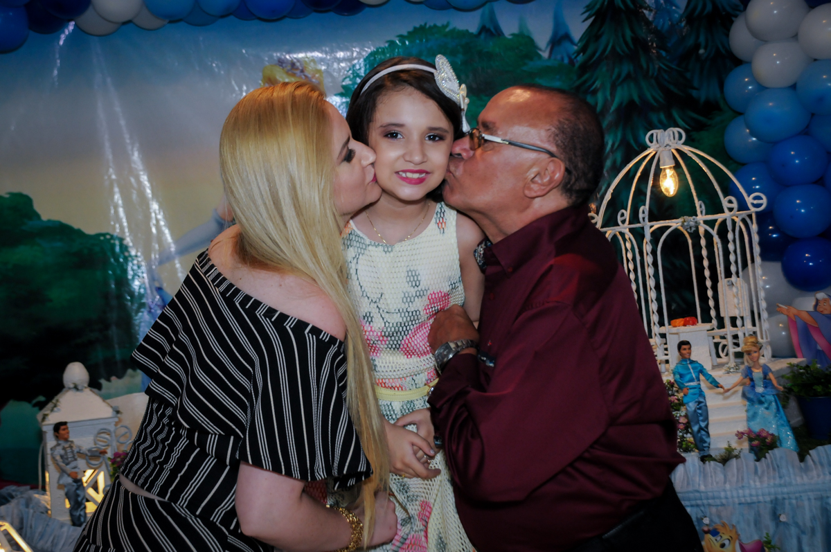 beijinho sanduiche no Buffet Fábrica da Alegria, Osasco,Sp, Festa infantil, Vitória 8 anos, tema da festa Cinderela