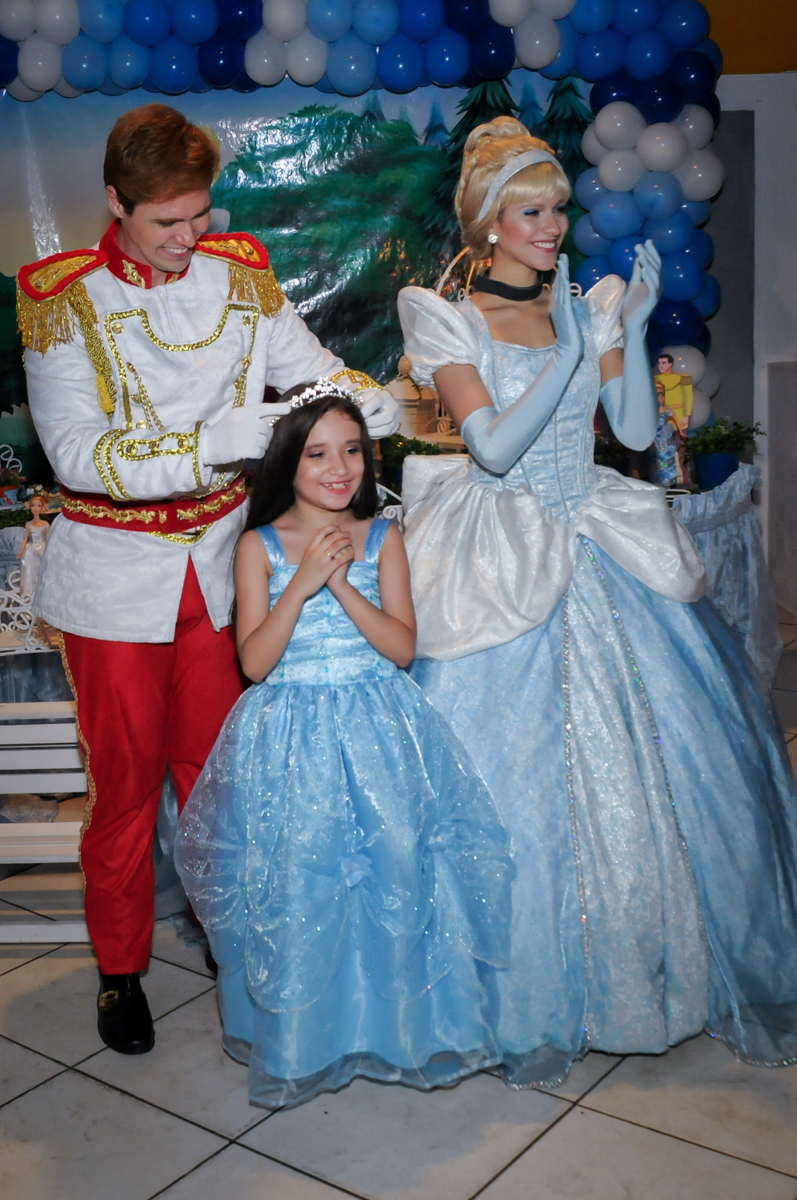 hora do parabéns no Buffet Fábrica da Alegria, Osasco,Sp, Festa infantil, Vitória 8 anos, tema da festa Cinderela
