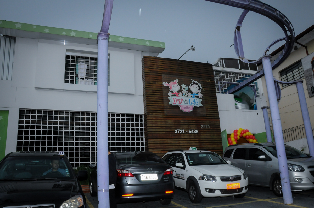 Buffet Zezé e Lelé, Butantã, SP, aniversário de Pedro 6 anos e Giovana 4 anos, tema da mesa Detetives do Prédio Prédio Azul