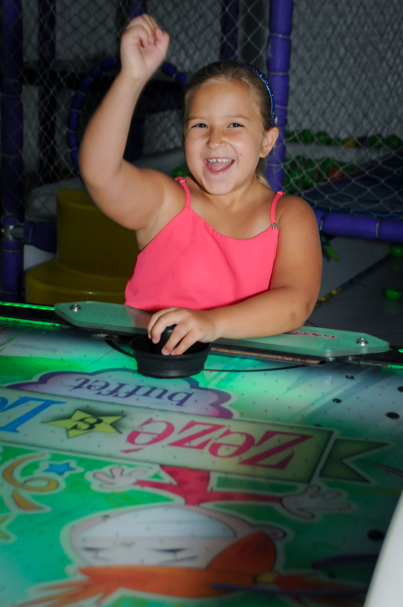 comemoração de gol no Buffet Zezé e Lelé, Butantã, SP, aniversário de Pedro 6 anos e Giovana 4 anos, tema da mesa Detetives do Prédio Prédio Azul