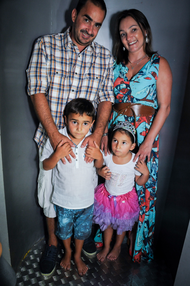 hora de cantar parabéns no Buffet Zezé e Lelé, Butantã, SP, aniversário de Pedro 6 anos e Giovana 4 anos, tema da mesa Detetives do Prédio Prédio Azul