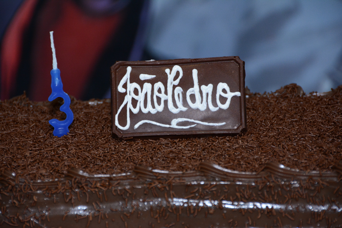 bolo de aniversário no Buffet Fábrica da Alegria Morumbi, São Paulo, tema da festa Super Heróis, João Pedro 3 anos