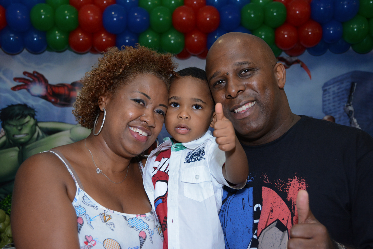 chegou a hora do parabéns no Buffet Fábrica da Alegria Morumbi, São Paulo, tema da festa Super Heróis, João Pedro 3 anos