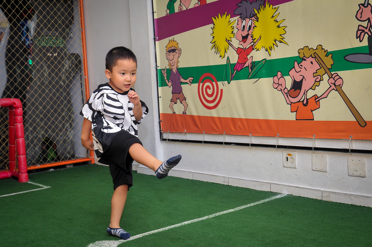 futebol animado com muitos gols no Buffet Megauê, Moema, SP, festa de aniversário infantil de Eduardo 5 anos, tema da festa Weloween