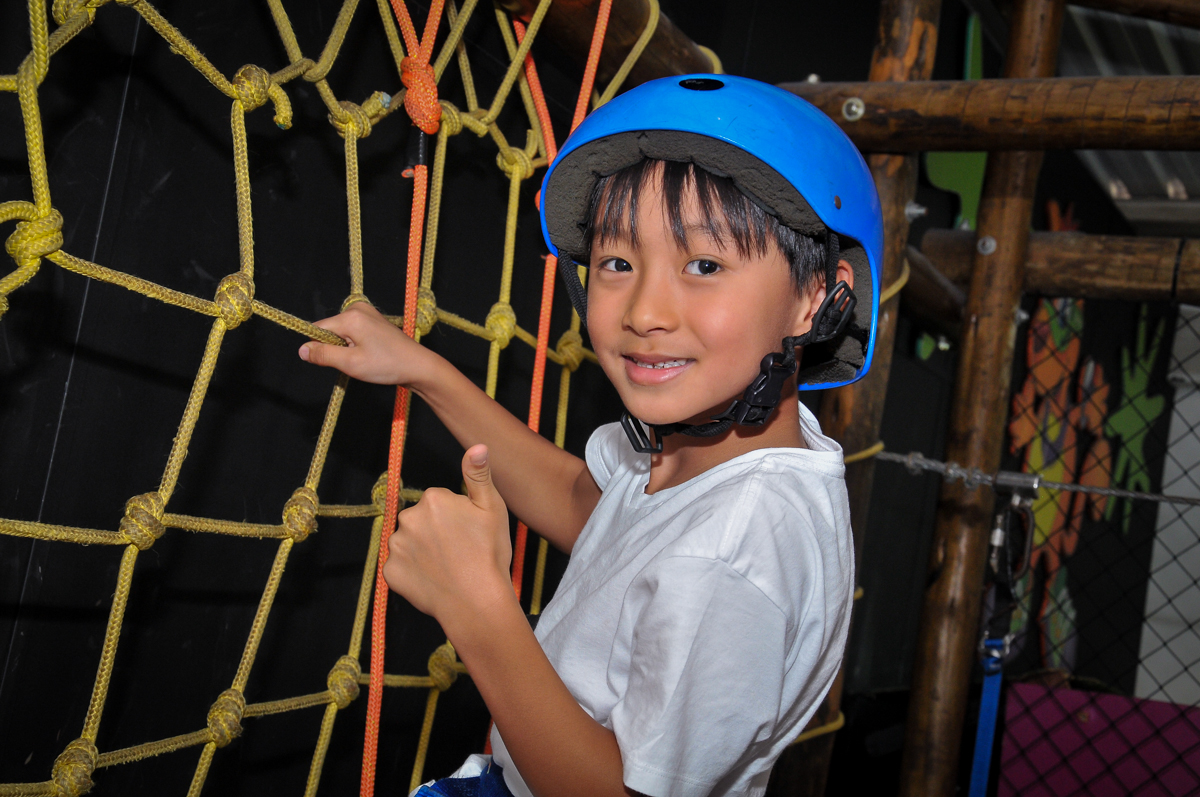 arvorismo é uma das brincadeiras preferidas no Buffet Megauê, Moema, SP, festa de aniversário infantil de Eduardo 5 anos, tema da festa Weloween