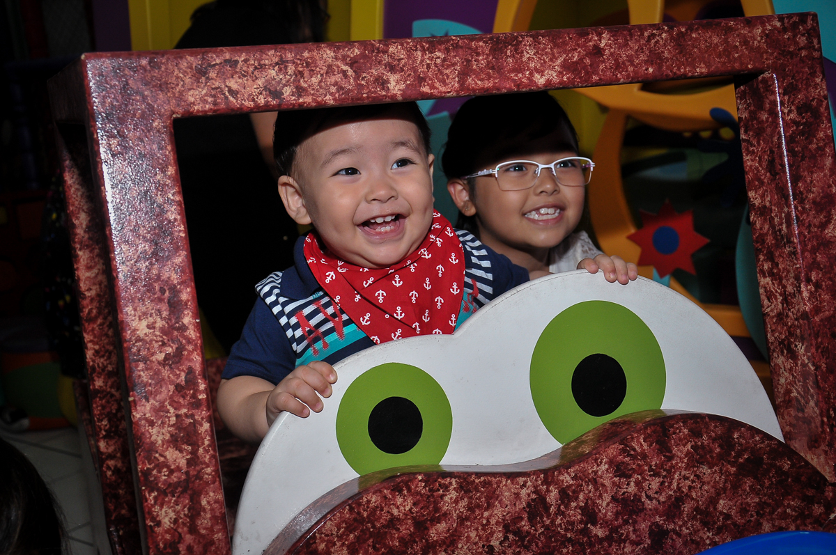 sorrisos gostosos da molecada no carrinho no Buffet Megauê, Moema, SP, festa de aniversário infantil de Eduardo 5 anos, tema da festa Weloween