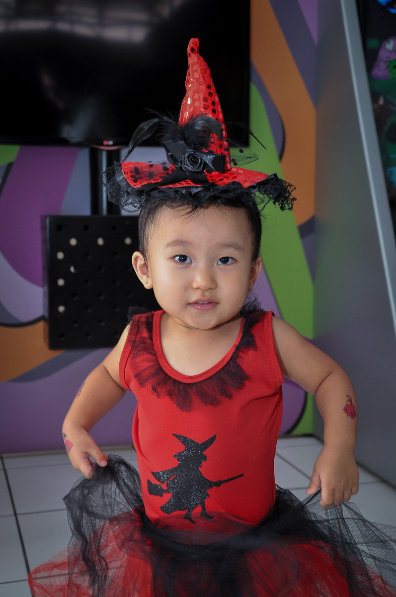 fantasia de bruxinha no Buffet Megauê, Moema, SP, festa de aniversário infantil de Eduardo 5 anos, tema da festa Weloween