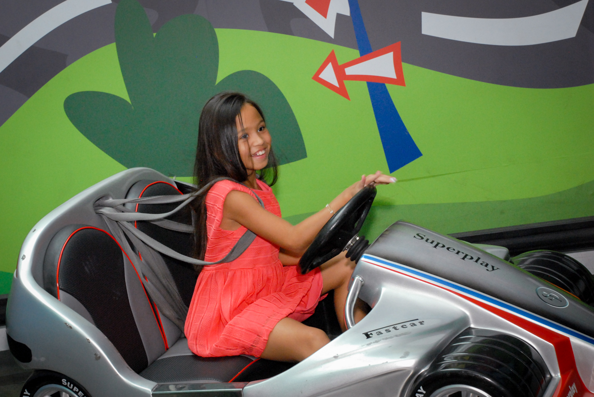 Disputa de corrida no carrinho de trombada no Buffet Viva Viva Vida, Bonfiglioli, Butantã, SP, festa infantil, niversário de Lívia 2 aninhos, tema da festa Branca de Neve