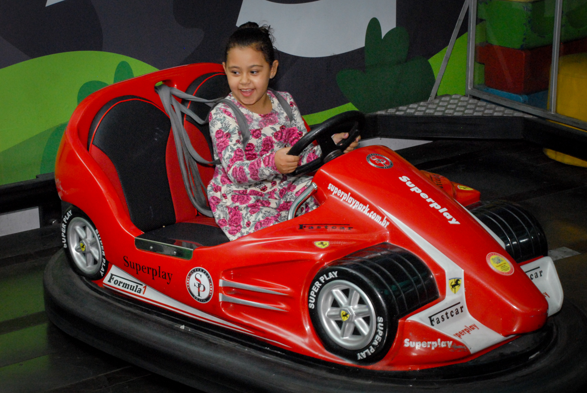 vamos ver quem bate mais com o carrinho de trombada no Buffet Viva Viva Vida, Bonfiglioli, Butantã, SP, festa infantil, niversário de Lívia 2 aninhos, tema da festa Branca de Neve