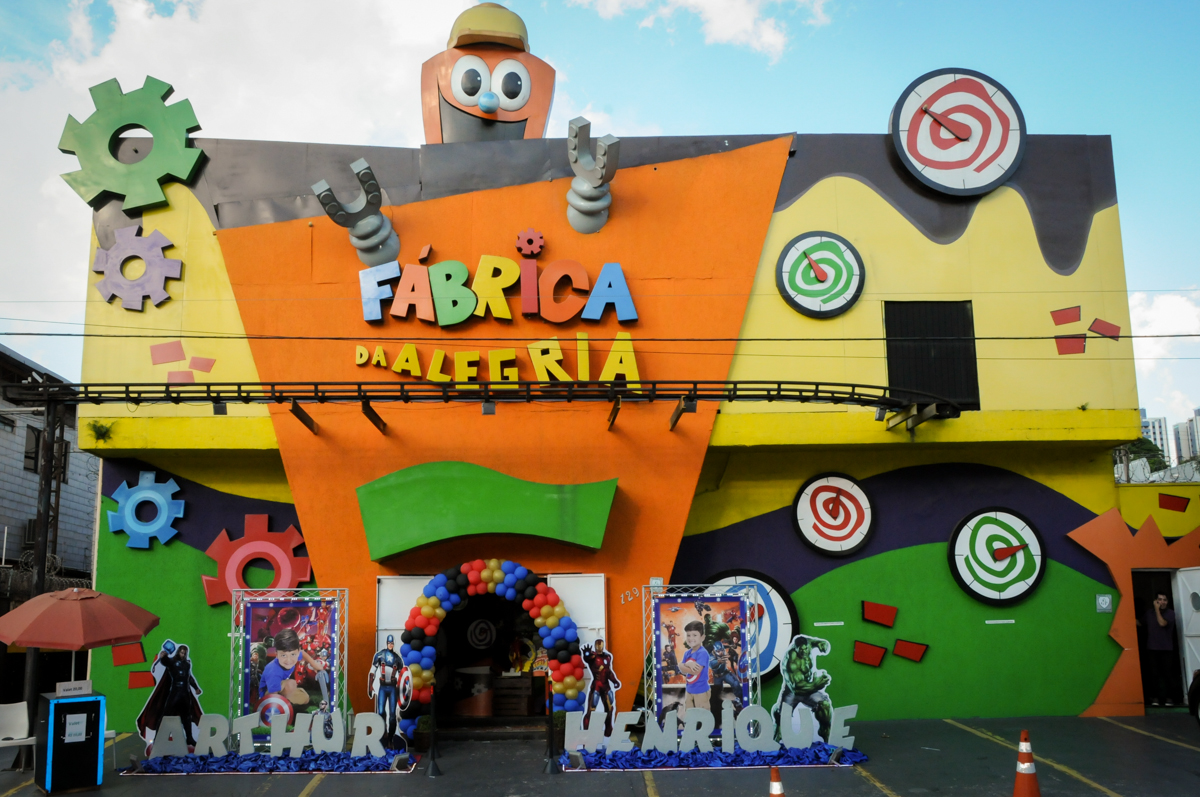 Buffet Fábrica da Alegria Morumbi, fotografia infantil da festa de aniversário de Arthur Henrique 4 anos tema os vingadores