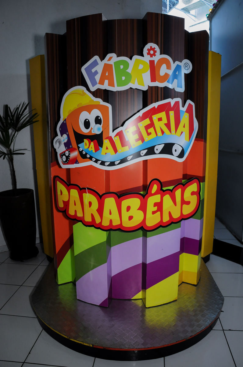 máquina do parabéns no Buffet Fábrica da Alegria Morumbi, fotografia infantil da festa de aniversário de Arthur Henrique 4 anos tema os vingadores