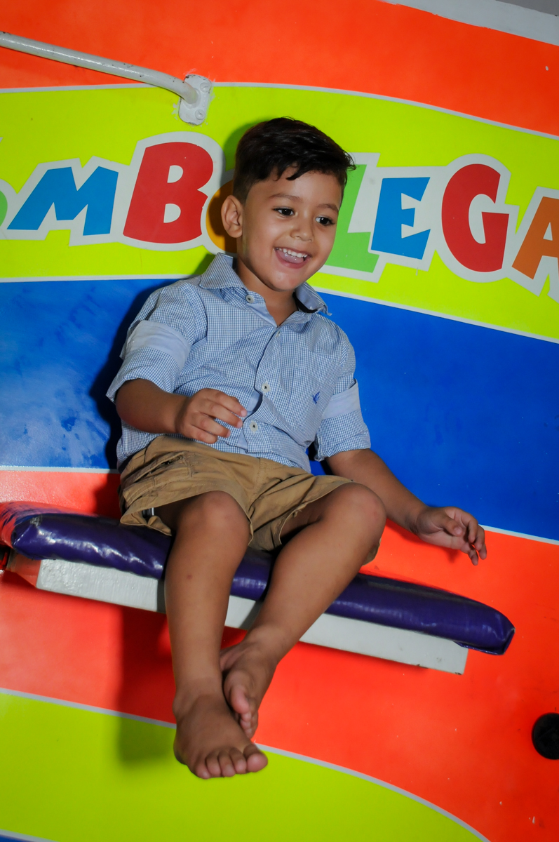 caindo no tombo legal no Buffet Fábrica da Alegria Morumbi, fotografia infantil da festa de aniversário de Arthur Henrique 4 anos tema os vingadores