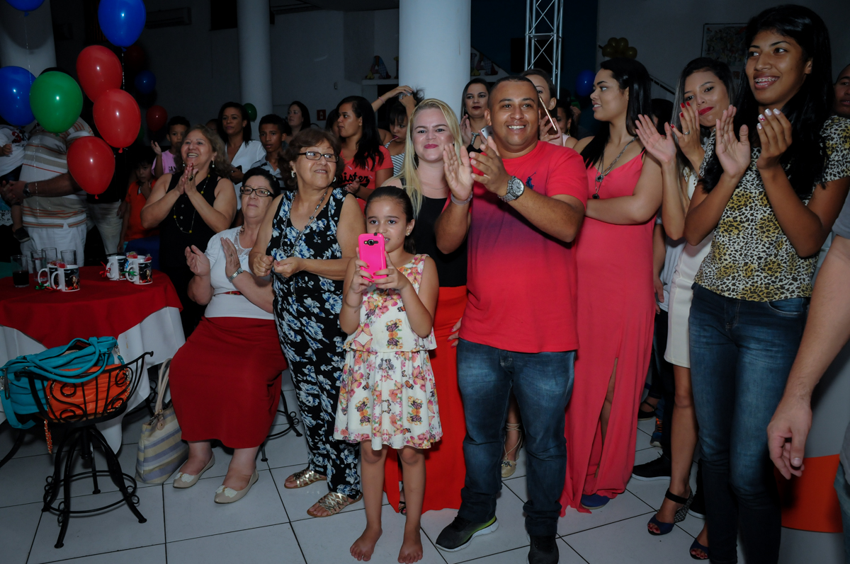 aplausos para a retrospectiva no Buffet Fábrica da Alegria Morumbi, fotografia infantil da festa de aniversário de Arthur Henrique 4 anos tema os vingadores