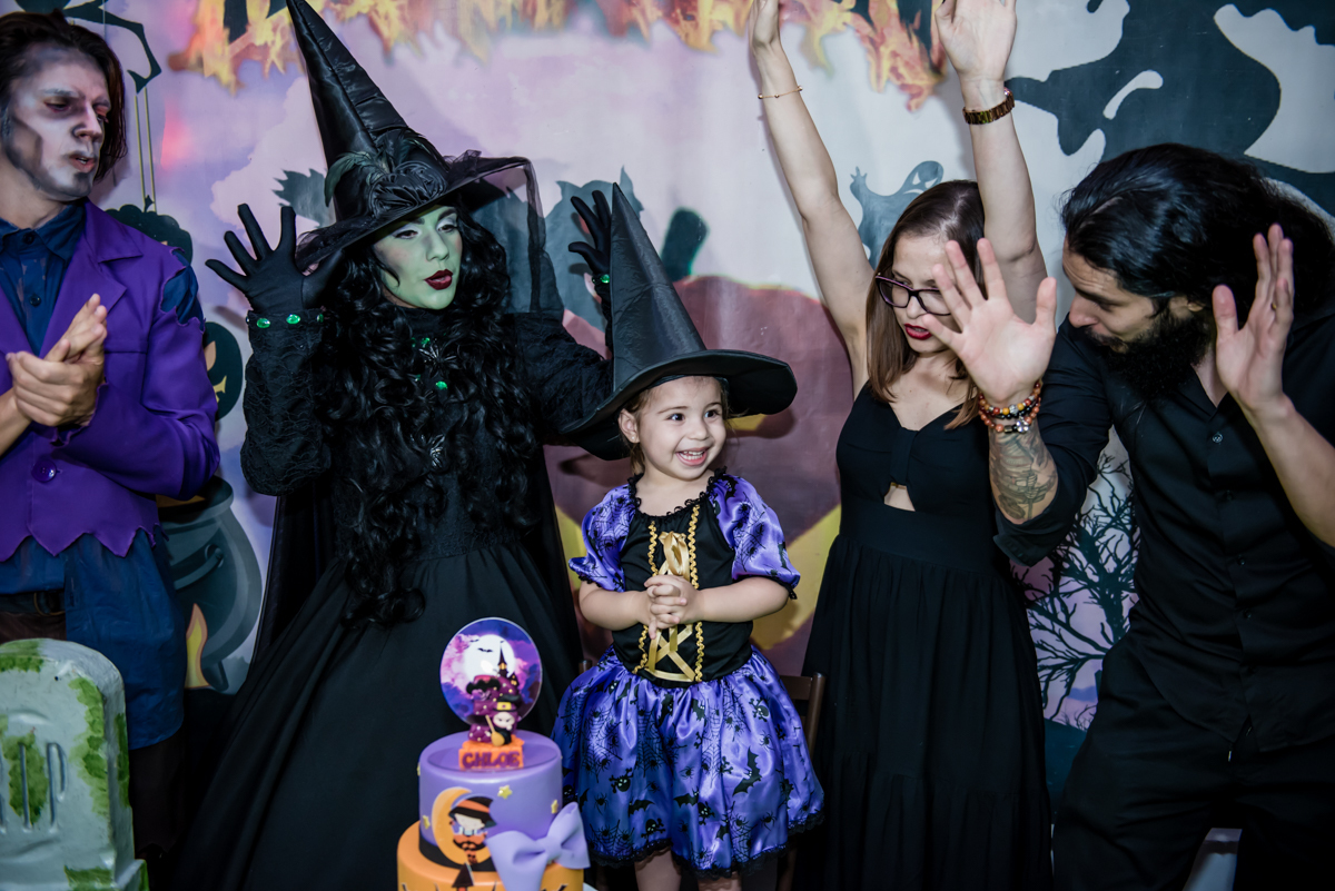 Parabéns animado com a família e os amigos