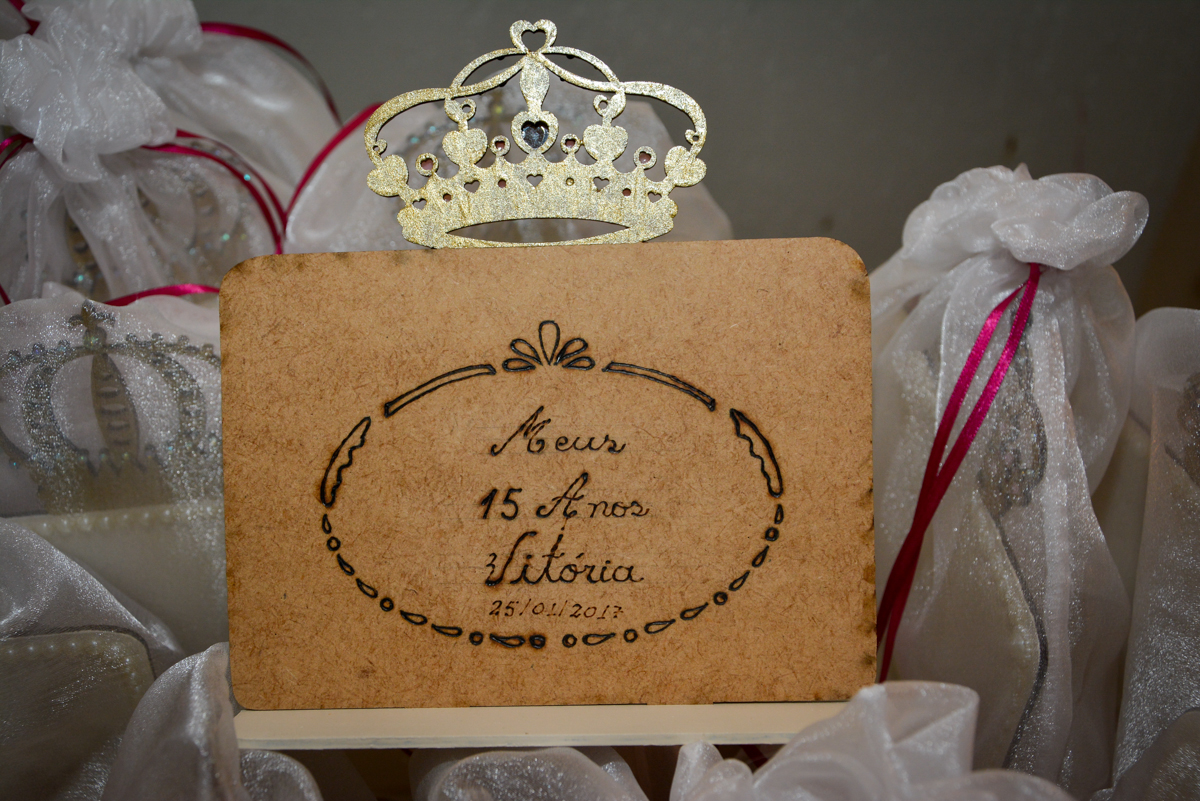 lembrança do aniversário no Buffet Mila Moreno, Butanta, SP, festa de 15 anos, Vitória 15 anos