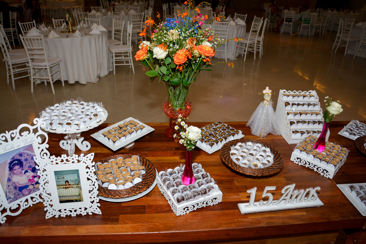 mesa de doce no Buffet Mila Moreno, Butanta, SP, festa de 15 anos, Vitória 15 anos