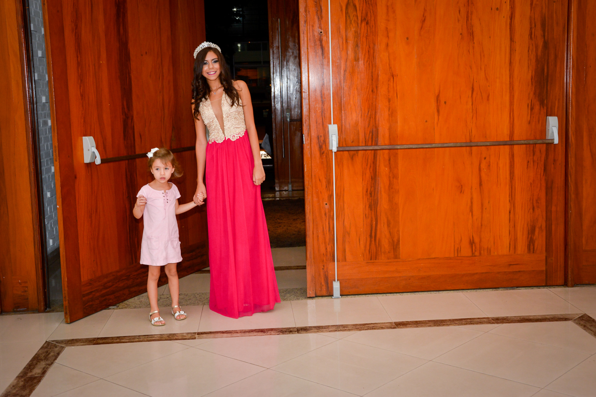 entrada da aniversariante no Buffet Mila Moreno, Butanta, SP, festa de 15 anos, Vitória 15 anos